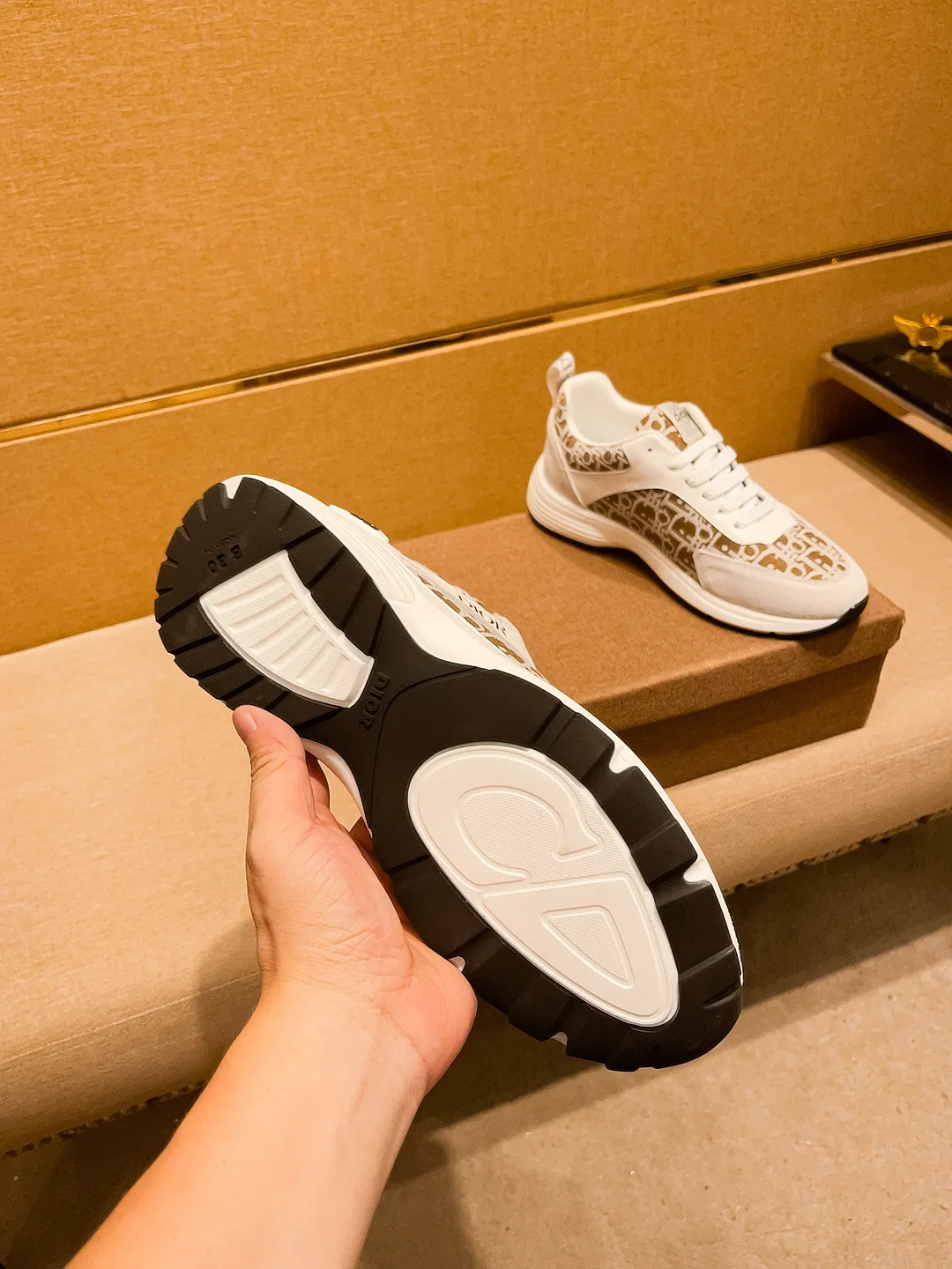 Men's shoes 💰 440💰【Dior】🔥 High-end men's shoes brand official website 1:1 latest masterpiece: the upper is made of Italian imported first-layer cowhide with a comfortable and breathable lining➕original non-slip and wear-resistant outsole🔥, making walking more convenient and comfortable! An exclusive new model, a stunning work, a beautiful 1:1 replica [color] compared to the official quality! Create a fashionable personality to set off your uniqueness! A must-have for trendy men! Classic🔥Size: 38-44 Color: 🔥Multiple colors available🔥.